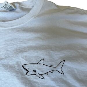 Fruit of the Loom Men’s XL White T-shirt Shark Design 100% cotton